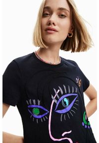 Desigual sukienka bawełniana kolor czarny mini prosta. Okazja: na co dzień. Kolor: czarny. Materiał: bawełna. Długość rękawa: krótki rękaw. Typ sukienki: proste. Styl: casual. Długość: mini #3