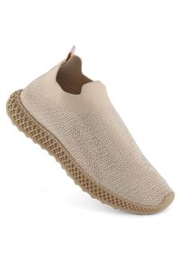 S.Barski - Buty sportowe damskie wsuwane z cyrkoniami beżowe D&A TW121. Okazja: na co dzień. Zapięcie: bez zapięcia. Kolor: beżowy. Materiał: materiał. Szerokość cholewki: normalna #1
