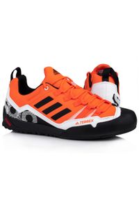Adidas - Buty męskie sportowe trekkingowe ADIDAS TERREX SWIFT SOLO. Kolor: pomarańczowy, czarny, szary, wielokolorowy. Model: Adidas Terrex
