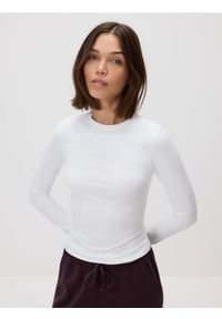 Reserved - Gładki longsleeve - biały. Kolor: biały. Materiał: dzianina. Długość rękawa: długi rękaw. Wzór: gładki