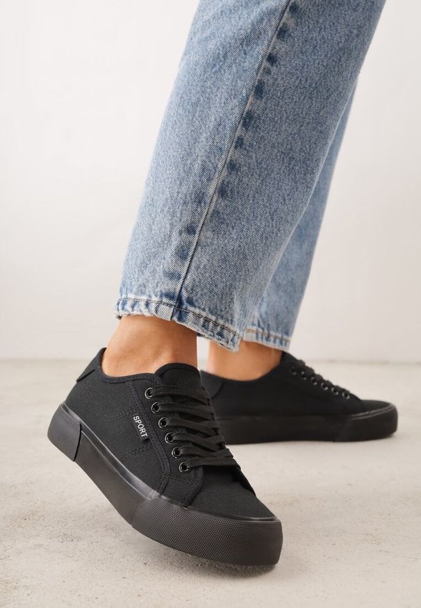 Renee - Czarne Trampki VICES z Napisem Rioselle. Okazja: na co dzień. Kolor: czarny. Materiał: materiał, dresówka, skóra. Wzór: napisy. Sezon: wiosna. Styl: elegancki, casual