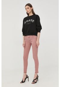 Guess jeansy damskie medium waist. Kolor: różowy #4