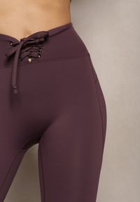 Renee - Ciemnofioletowe Legginsy z Gorsetowym Wiązaniem w Talii Maddrell. Kolor: fioletowy. Materiał: dzianina #5