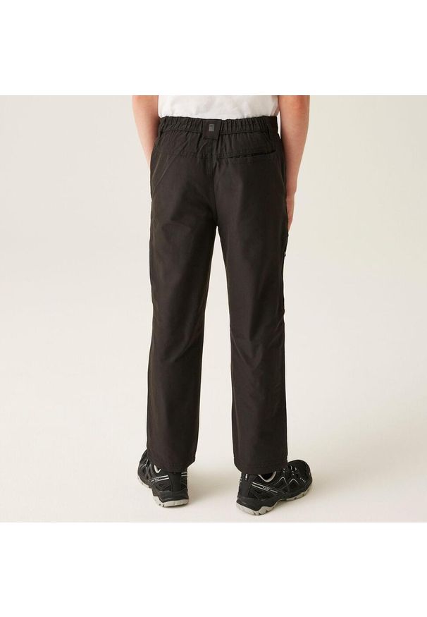 Regatta - Spodnie turystyczne dziecięce Highton Winter wodoodporne. Kolor: czarny. Materiał: materiał. Sezon: lato. Sport: turystyka piesza