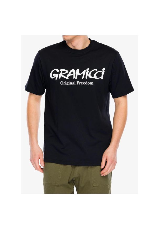 Koszulka z nadrukiem Gramicci Original Freedom Logo Tee. Kolor: czarny. Wzór: nadruk