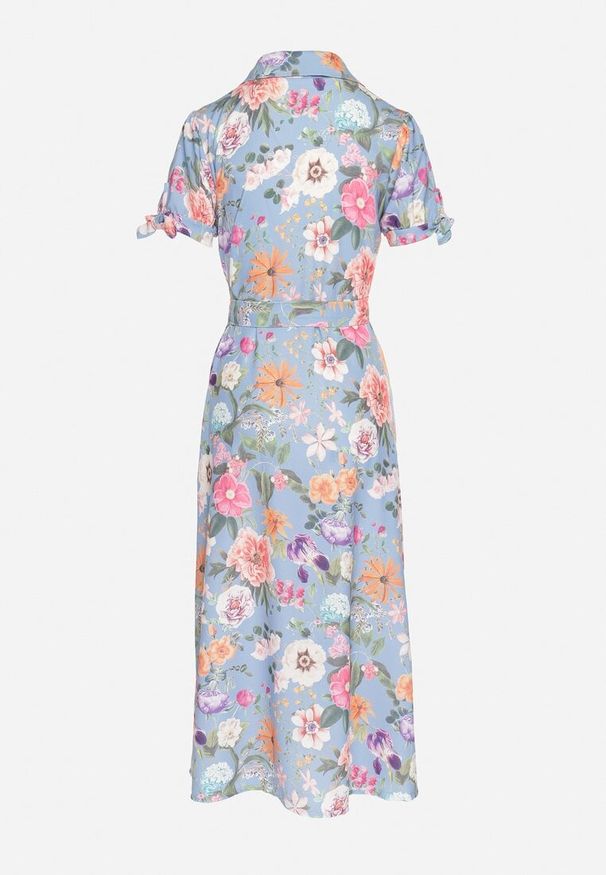 Born2be - Jasnoniebieska Rozkloszowana Sukienka o Koszulowym Kroju z Paskiem w Kwiatowy Wzór Fevelorine. Okazja: na co dzień. Kolor: niebieski. Wzór: kwiaty. Typ sukienki: koszulowe. Styl: casual