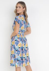 Born2be - Niebiesko-Żółta Rozkloszowana Sukienka z Metaliczną Nitką i Wiązanym Paskiem Noldan. Kolor: niebieski. Materiał: wiskoza, tkanina, materiał. Wzór: kwiaty #5