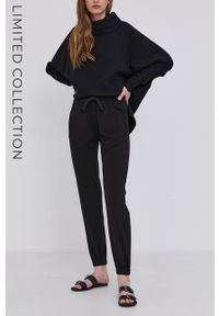 Answear Lab Spodnie ECO damskie kolor czarny proste high waist. Stan: podwyższony. Kolor: czarny. Materiał: materiał, włókno, dresówka, dzianina, syntetyk