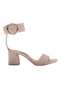 Marco Shoes Skórzane sandały damskie z ozdobną klamrą beżowy. Zapięcie: klamry. Kolor: beżowy. Materiał: skóra #1