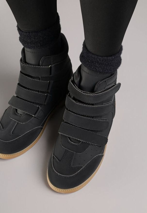 Born2be - Czarne Sneakersy na Ukrytym Koturnie Farnella. Okazja: na co dzień. Zapięcie: rzepy. Kolor: czarny. Materiał: jeans. Obcas: na koturnie