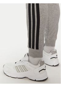 Adidas - adidas Spodnie dresowe Essential 3-Stripes JE6346 Szary Regular Fit. Kolor: szary. Materiał: bawełna, syntetyk #3