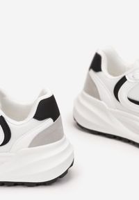 Born2be - Biało-Czarne Sneakersy Devane. Okazja: na co dzień. Nosek buta: okrągły. Zapięcie: sznurówki. Kolor: biały. Materiał: materiał #5