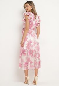 Born2be - Różowa Kopertowa Sukienka z Gumką w Pasie i Materiałowym Paskiem z Falbankami Dimrina. Okazja: na co dzień. Typ kołnierza: kołnierz z falbankami. Kolor: różowy. Materiał: materiał. Typ sukienki: kopertowe. Styl: casual #2