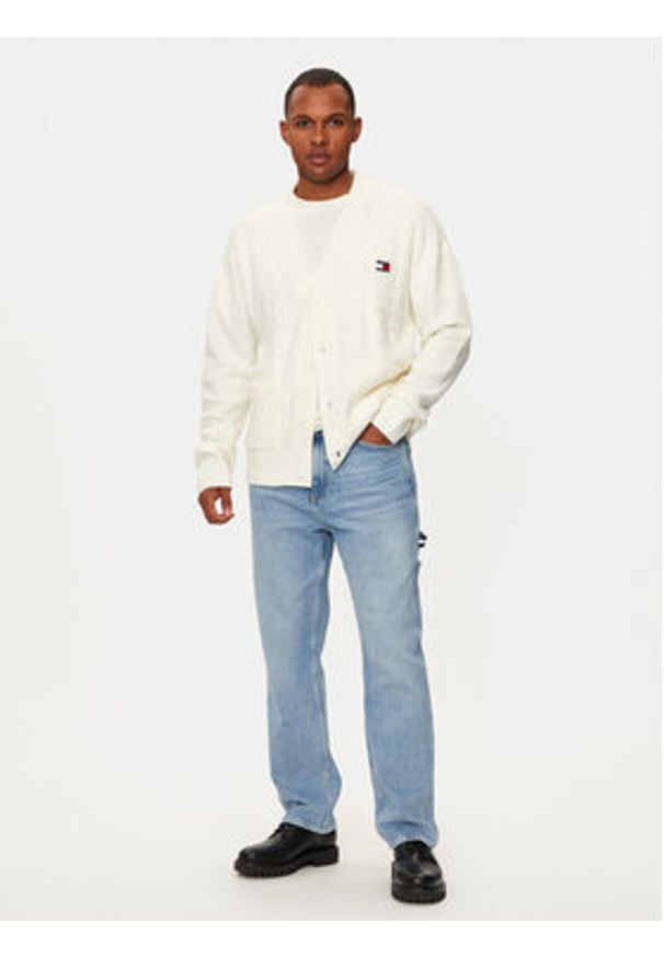Tommy Jeans Kardigan DM0DM19441 Écru Boxy Fit. Materiał: syntetyk