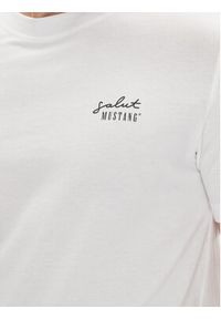 Mustang T-Shirt Austin 1016280 Biały Regular Fit. Kolor: biały. Materiał: bawełna #5