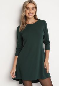 Born2be - Zielona Trapezowa Sukienka z Dłuższym Tyłem Gemirina. Okazja: na co dzień. Kolor: zielony. Typ sukienki: trapezowe. Styl: casual #1