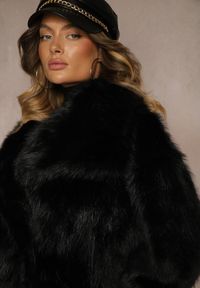 Renee - Czarna Elegancka Kurtka Futerko z Kołnierzem Vertirida. Okazja: na co dzień, na spacer. Kolor: czarny. Materiał: futro. Sezon: zima. Styl: elegancki #3