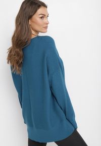 Born2be - Ciemnoniebieski Sweter o Luźnym Fasonie z Rękawami Typu Nietoperz Poxure. Kolor: niebieski. Materiał: skóra