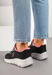 Born2be - Czarne Buty Sportowe Sneakersy z Siateczki na Piankowej Podeszwie Danalisa. Okazja: na imprezę, na co dzień. Kolor: czarny. Materiał: jeans, dzianina. Obcas: na obcasie. Wysokość obcasa: niski