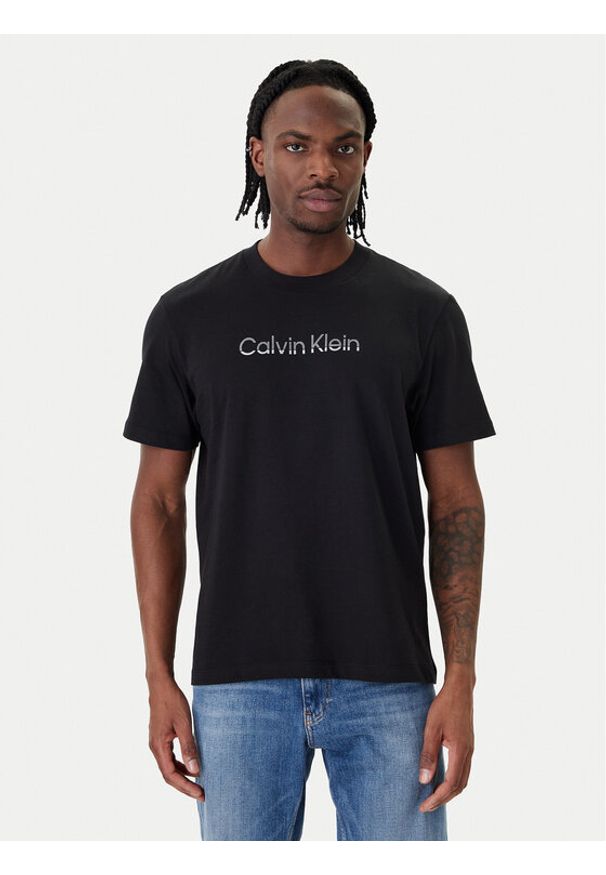 Calvin Klein T-Shirt LV04LF813G Czarny Regular Fit. Kolor: czarny. Materiał: bawełna