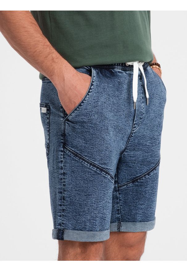 Ombre Clothing - Podwinięte męskie krótkie spodenki jeansowe z przeszyciami – ciemnoniebieskie V3 - Rozmiar: M. Kolor: niebieski. Materiał: jeans. Długość: krótkie. Wzór: aplikacja. Sezon: lato