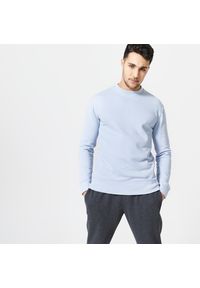 DOMYOS - Bluza męska Nyamba Gym & Pilates Essentials Crew 500. Kolor: wielokolorowy, niebieski, szary. Materiał: włókno, tkanina, elastan, dzianina, prążkowany, bawełna, materiał, poliester. Wzór: ze splotem. Sport: joga i pilates