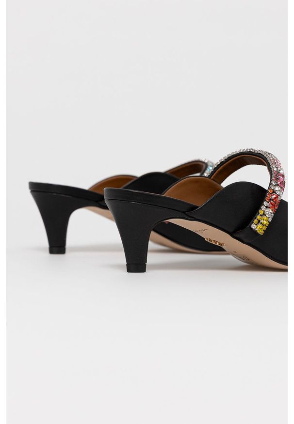 Kurt Geiger London - Klapki skórzane DUTCHESS RAINBOW. Kolor: czarny. Materiał: skóra. Obcas: na obcasie. Wysokość obcasa: średni