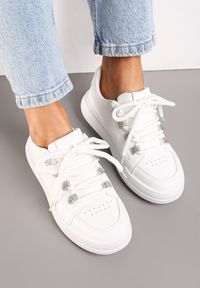 Renee - Białe Sznurowane Sneakersy z Ekoskóry z Detalami z Cyrkoniami Falenc. Okazja: na co dzień. Kolor: biały. Materiał: jeans #5