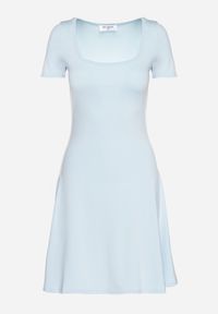 Born2be - Jasnoniebieska Rozkloszowana Sukienka z Wiskozą i Kwadratowym Dekoltem Milirella. Okazja: na co dzień. Typ kołnierza: dekolt kwadratowy. Kolor: niebieski. Materiał: wiskoza. Styl: klasyczny, casual, elegancki #5