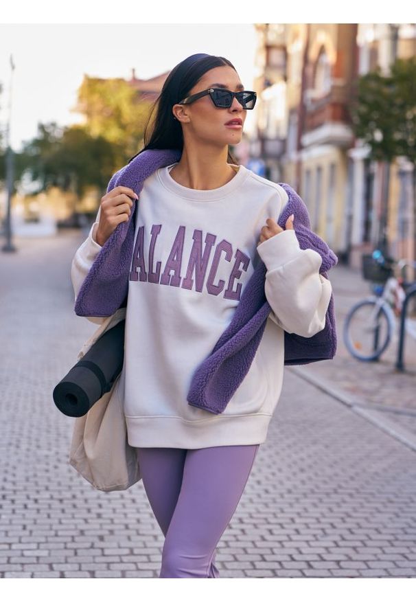 Sinsay - Bluza crewneck z napisem - kremowy. Kolor: kremowy. Wzór: napisy