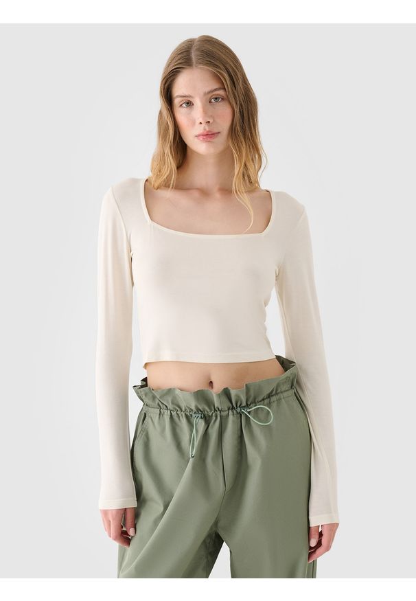 4f - 4F Longsleeve slim gładki damski - biały XS. Okazja: na co dzień. Typ kołnierza: dekolt w karo. Kolor: biały. Długość: długie. Wzór: gładki. Materiał: dzianina, wiskoza, jersey, materiał, elastan. Długość rękawa: długi rękaw. Sezon: lato, wiosna. Styl: klasyczny, sportowy, casual