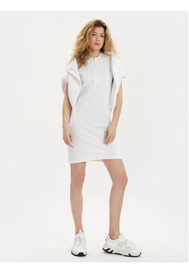 Lacoste Sukienka codzienna EF5473 Biały Slim Fit. Okazja: na co dzień. Kolor: biały. Materiał: bawełna. Typ sukienki: proste. Styl: casual