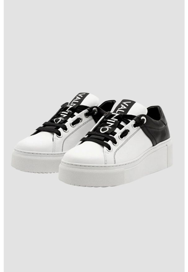 Valentino by Mario Valentino - VALENTINO Biało-czarne sneakersy Baraga S Sneaker Lace-U. Kolor: biały. Materiał: skóra