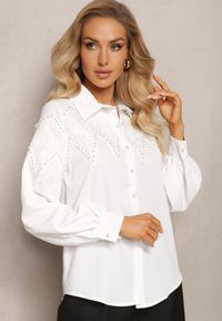 Renee - Biała Koszula z Koronką i Perłami Helitte. Typ kołnierza: kołnierzyk klasyczny. Kolor: biały. Materiał: koronka. Wzór: koronka. Styl: klasyczny #5