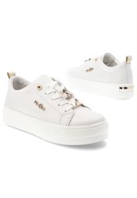 Białe Sneakersy Filippo Stylowe Obuwie Damskie Z Broszką. Okazja: na co dzień. Zapięcie: sznurówki. Kolor: biały. Materiał: materiał. Szerokość cholewki: normalna. Wzór: aplikacja #3