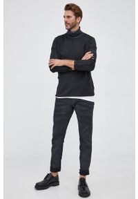 C.P. Company Sweter wełniany męski kolor czarny z golfem. Typ kołnierza: golf. Kolor: czarny. Materiał: wełna
