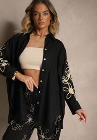 Renee - Czarna Koszula z Bawełny o Kroju Oversize z Kwiatowymi Aplikacjami Fadelya. Okazja: na co dzień. Kolor: czarny. Materiał: bawełna. Wzór: aplikacja, kwiaty. Styl: casual, elegancki