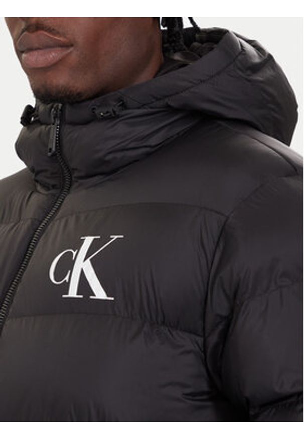Calvin Klein Jeans Kurtka zimowa LV04RD528G Czarny Regular Fit. Kolor: czarny. Materiał: syntetyk. Sezon: zima