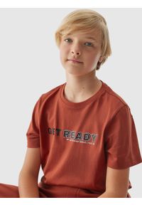 4f - T-shirt z nadrukiem chłopięcy - bordowy. Kolor: czerwony. Materiał: bawełna. Wzór: nadruk #1