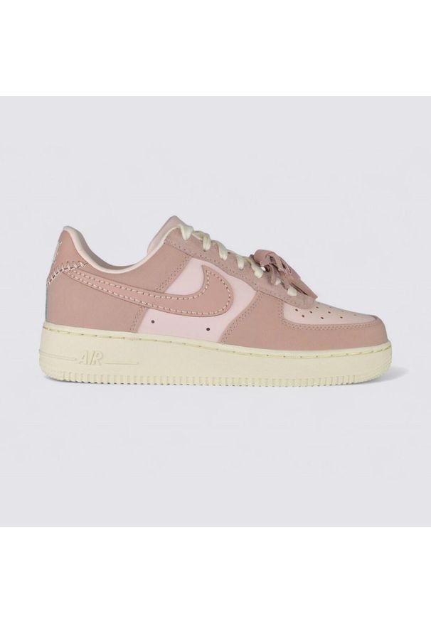 Buty lifestyle damskie Nike Air Force 1 '07 IB4654-661. Kolor: różowy. Model: Nike Air Force