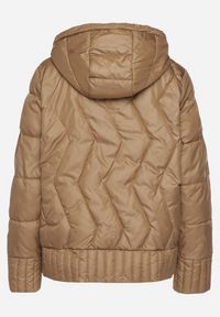 Born2be - Ciemnobeżowa Dwustronna Kurtka Pikowana z Kieszeniami i Kapturem Eralethra. Okazja: na spacer, na co dzień. Kolor: beżowy. Materiał: jeans. Długość rękawa: długi rękaw. Długość: długie. Wzór: aplikacja. Styl: casual, elegancki #7