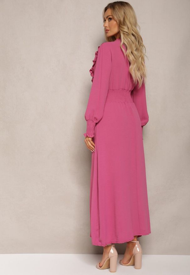 Renee - Ciemnoróżowa Maxi Sukienka Rozkloszowana z Falbankami i Wiązaniem przy Dekolcie Pallam. Typ kołnierza: kołnierz z falbankami. Kolor: różowy. Długość: maxi