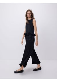 Reserved - Spodnie z wiskozy z falbankami - czarny. Kolor: czarny. Materiał: wiskoza #1
