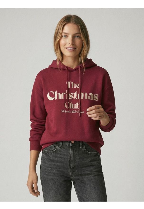Reserved - Bluza ze świątcznym napisem - bordowy. Kolor: czerwony. Materiał: bawełna, dzianina. Wzór: napisy