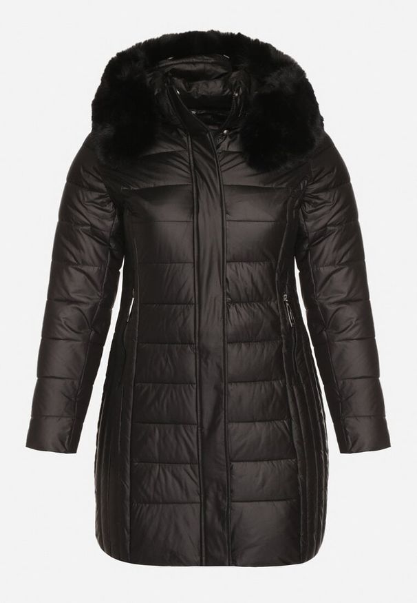 Born2be - Czarna Długa Kurtka Pikowana z Odpinanym Kapturem i Futerkiem Retelma. Okazja: na co dzień. Kolor: czarny. Materiał: futro. Długość: długie. Styl: casual