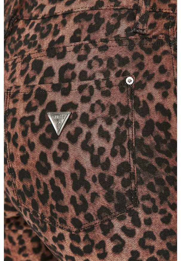 Guess - Spodnie. Kolor: brązowy. Materiał: tkanina