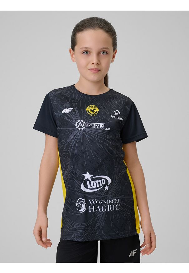 4f - 4F Koszulka meczowa replika wyjazdowa z sezonu 2025/26 dziecięca 4F x Sokół & Hagric Mogilno - czarna 122/128 (6-8 lat). Kolor: czarny. Materiał: materiał. Wzór: nadruk. Sezon: lato