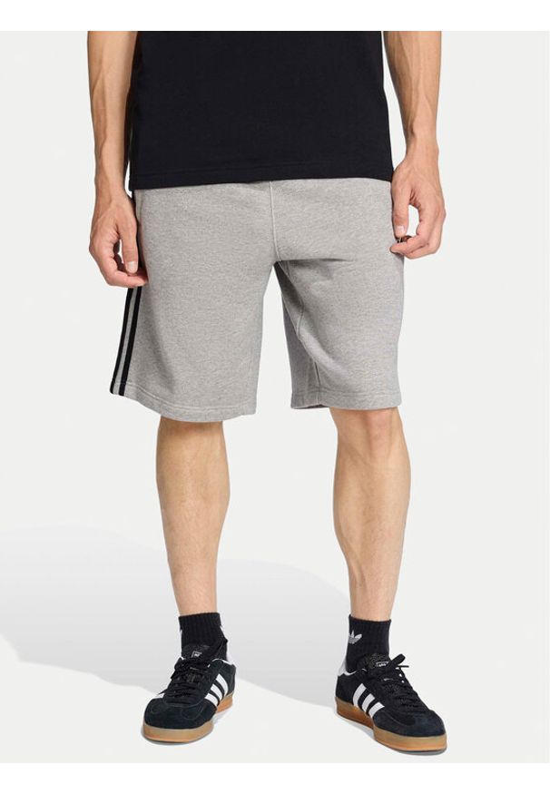 Adidas - adidas Szorty sportowe 3-Stripes KE2433 Szary Regular Fit. Kolor: szary. Materiał: bawełna. Styl: sportowy