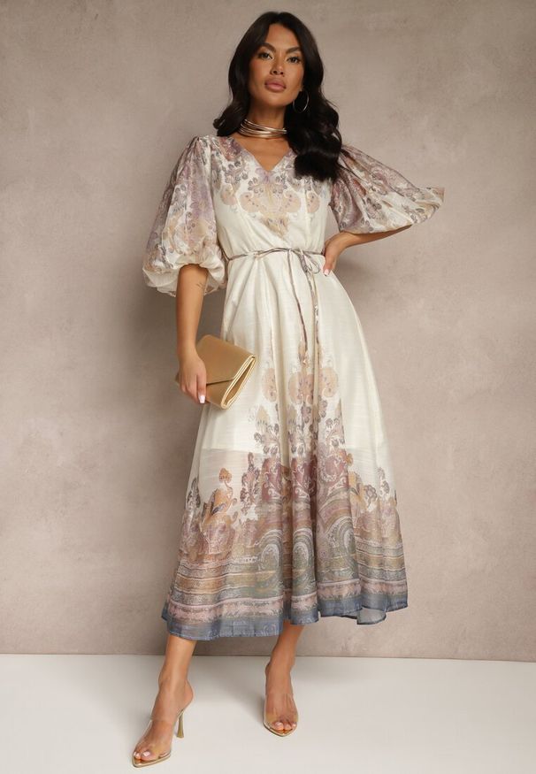 Renee - Jasnobeżowa Rozkloszowana Sukienka z Wiskozy z Wiązaniem i Ornamentalnym Wzorem Redanira. Okazja: na imprezę. Typ kołnierza: dekolt w kształcie V. Kolor: beżowy. Materiał: wiskoza. Styl: klasyczny