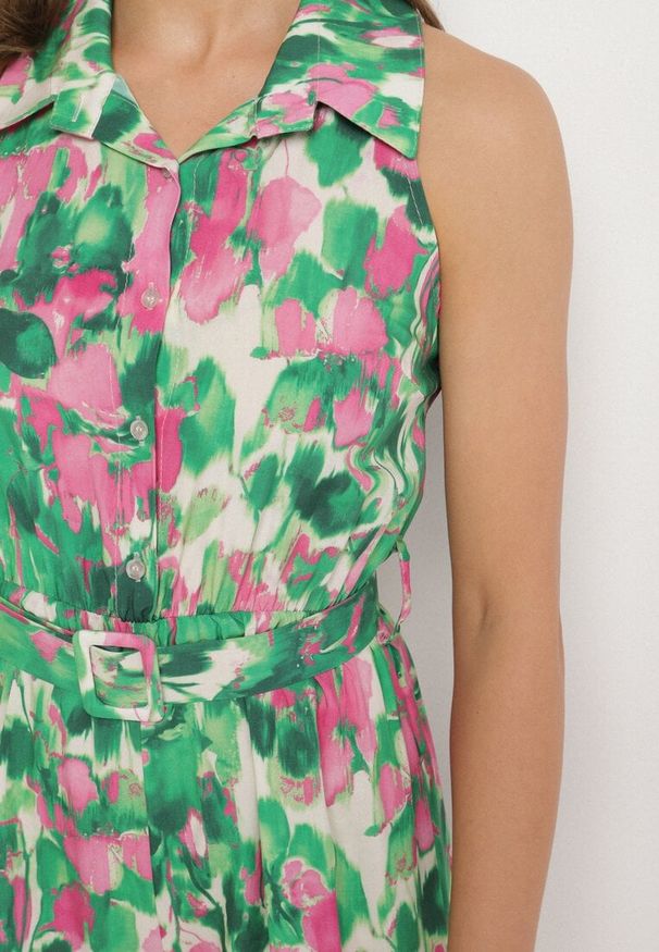 Born2be - Ciemnozielony Wiskozowy Kombinezon o Koszulowym Kroju Bez Rękawów z Paskiem Tolivia. Okazja: na co dzień. Kolor: zielony. Materiał: wiskoza. Długość rękawa: bez rękawów. Długość: krótkie. Styl: elegancki, casual